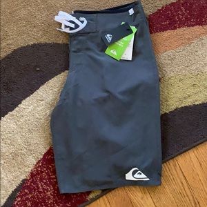 NWT Men’s Quicksilver Board Shorts, Size 33